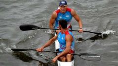 Los viveirenses Polo, abajo, y Pigueiras, durante una competici�n.