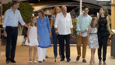 Son las primeras im�genes de la Letizia Ortiz y sus hijas desde su llegada a Mallorca