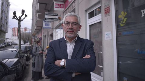 Miguel Fern�ndez, futuro alcalde de Lugo, m�s relajado, tras salir de la reuni�n celebrada en la sede del PSOE