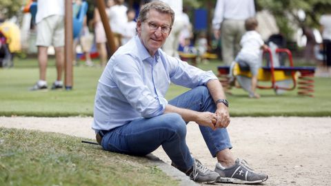 Alberto Nez Feijoo, en un cntrico parque de Pontevedra, el pasado jueves.