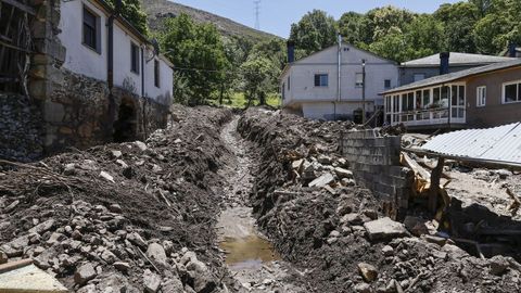 Segundo d�a despu�s de las riadas en Viana do Bolo y Vilamart�n de Valdeorras