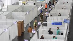 Lluvia de aplausos en Expocoru�a para los vacunadores