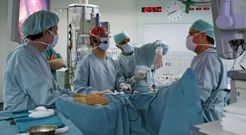 Los ri�ones extra�dos en el CHUO se trasplantaron horas despu�s en A Coru�a. 