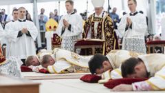 La multitudinaria consagraci�n de cuatro obispos lefebvrianos