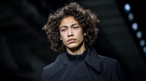 Desfile de dise�ador japon�s Yohji Yamamoto.