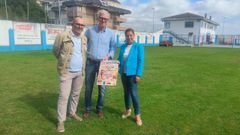 La alcaldesa y el teniente de alcaldesa de Viveiro con Manuel P�ramo en la presentaci�n de la fiesta