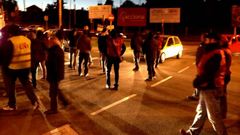 Los piquetes cortan la rotonda de Pocomaco en A Coru�a