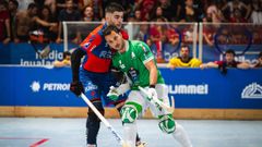 Toni P�rez, durante una pugna en el partido entre el Igualada y el Liceo.