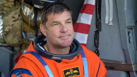 Jeremy Hansen tras el aterrizaje de Orion.