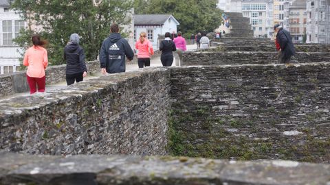 Paseos y carreras esta maana por la Muralla de Lugo