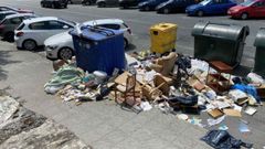 Enseres abandonados en Caranza