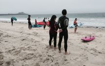 Los chavales del Club Acu�tico Umia y sus monitores entrenaron ayer en la playa de Silgar. 