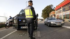 Imagen de archivo de un control de agentes de la Polica Nacional en Vigo.