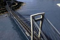 <span lang= es-es >Nueva est�tica para la coronaci�n del puente</span>. Una estructura de hormig�n cerrar� la parte superior del paso por Rande cambiando su dise�o actual. De ah� partir�n los nuevos tirantes que sujetar�n los tableros de los terceros carriles con los que se ampliar� el puente.