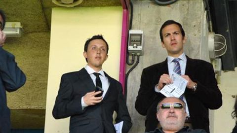 El asturiano, Pablo Longoria,  observa un partido