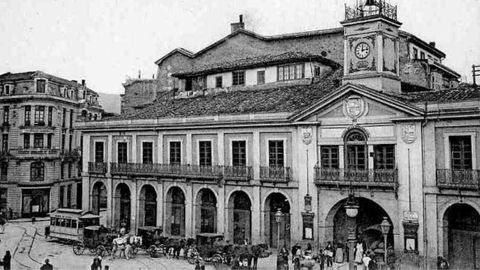 El Ayuntamiento de Oviedo, en una imagen antigua