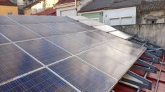 Las placas solares que al menos en teoría abastecen de agua caliente al centro de día