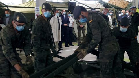 El presidente del Principado, Adri�n Barb�n, asisti� al repliegue parcial del hospital de campa�a instalado en el Hospital Universitario Central de Asturias  (HUCA).