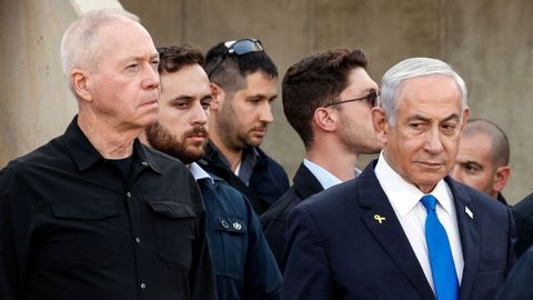 Yoav Gallant (a la izquierda), el 31 de octubre junto a Benjamin Netanyahu.