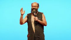Ignatius Farray, del grupo Teatro del Barrio, durante su actuaci�n en la Miteu en el Teatro Principal de Ourense.