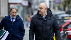 El lotero de San Agust�n, Manuel Reija, llega a la Audiencia Provincial en compa��a de su abogado para la segunda sesi�n del juicio de la loter�a millonaria perdida en A Coru�a