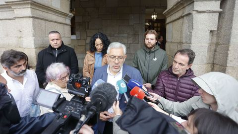 El alcalde destacó el trabajo del operativo de seguridad tras el minuto de silencio