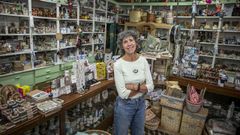 Gina Juanatey, en Luma, el comercio que hered&oacute; en Noia y por el que lucha como un valioso legado