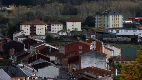 El edificio que alberga la residencia de menores extranjeros no acompaados del barrio de O Malvarn puede verse en la parte superior dercha de la imagen