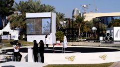 Estudiantes gallegas presentan en Dub�i su dron para trasplantes