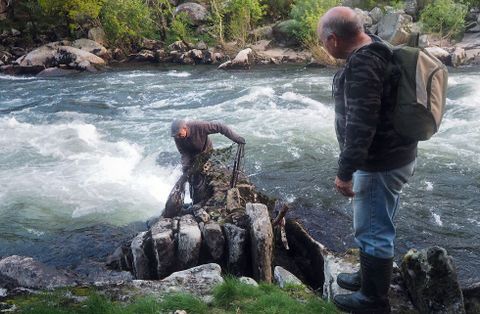 Espectáculo. Al igual que en Herbón, en Carcacía la pesca tradicional de la lamprea es un espectáculo digno de ver, por los sitios a lo que llegan los pescadores en el río para echar las redes y por el recorrido a pie que realizan.