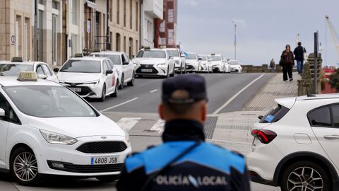 Llegada de los taxistas a O Parrote, donde finaliz� la manifestaci�n. 
