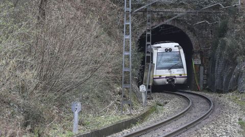  Un tren de Feve en Asturias