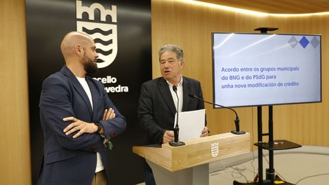 Ivn Puentes y Fernndez Lores, durante la presentacin del acuerdo entre el BNG y el PSOE para incorporar 28,5 millones al presupuesto de Pontevedra