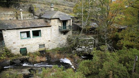 La Ruta dos Muiños sigue el cauce del río Mera