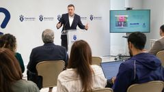 González Formoso presentó el programa sobre comercio.