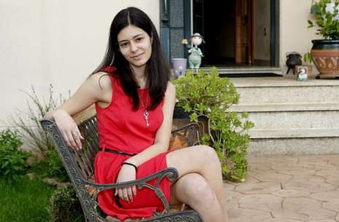 Eva Su�rez descansa en su casa de Carballo. 
