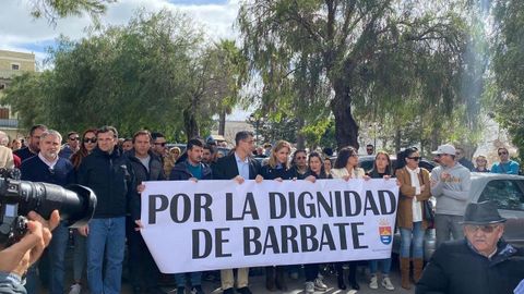 Manifestantes en Barbate por la falta de medios para combatir al narcotr�fico.