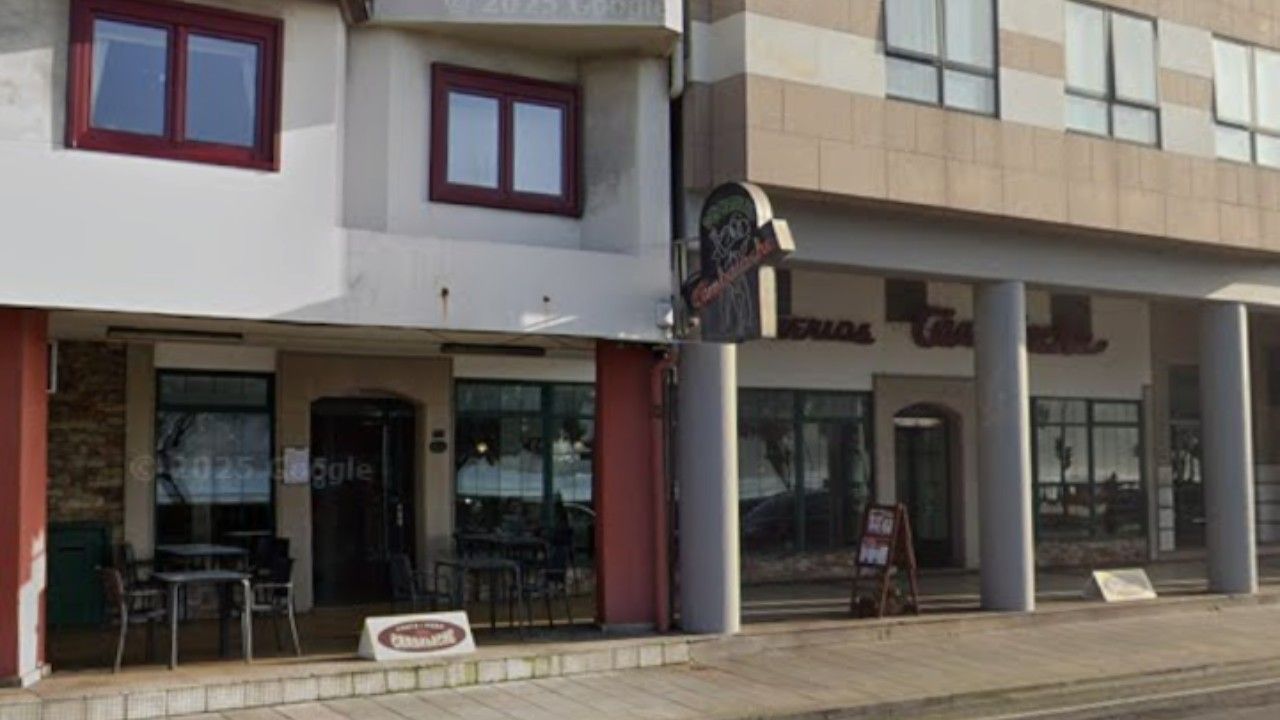 Cascada de cierres en Cambalache: el del Orzán se despide de A Coruña