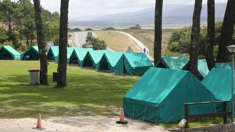 Las tiendas donde dormir�n los menores a A Lanzada