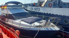 Yate de alquiler de 13 metros de eslora auxiliado por Gardacostas y Salvamento cuando se inundaba con nueve personas a bordo en la ensenada de Barra, en Cangas.