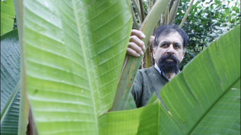 Rivera Arnoso, ayer en su parque botánico, en el que tiene 2.400 árboles