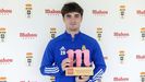 Javi Mier, con el premio a jugador de la temporada