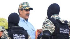 Maduro, este jueves saludando a miembros de la Milicia Bolivariana.