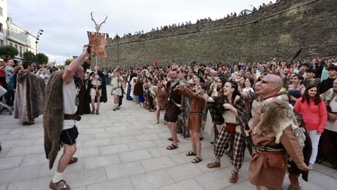 El desfile de las tropas romanas y castrexas es uno de los eventos ms multitudinarios del Arde Lucus