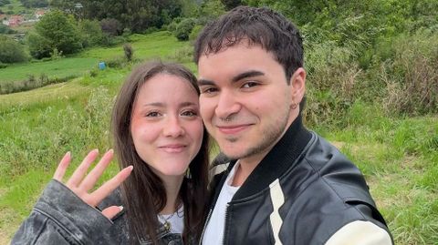 Paula Serras y su novio Álex Rodríguez han apostado por mudarse de la ciudad a una aldea de menos de cien habitantes en la comarca de Ordes.