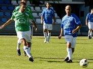 Marz�n, a la derecha, en el campo de O Savi�ao en el partido ante el Xove Lago.