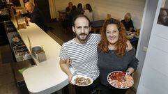 Silvia Gonz�lez (a la derecha, en una foto de archivo) cogi� las riendas en el 2018 de A Gamela, que acaba de recibir junto a otros tres negocios hosteleros del casco hist�rico y uno de Galeras el nuevo reconocimiento de la Gu�a Repsol, los Soletes. La imagen de esta distinci�n hace un gui�o a la sonrisa con la que salen los clientes de los locales.