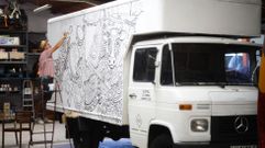 Un Mercedes 407D cl�sico llegar� a Lugo cargado de arte.