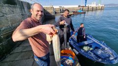 A la izquierda, Iago Soto, patr�n mayor de Vigo, el pasado febrero con pulpos pescados en la r�a