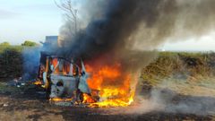 La autocaravana en llamas